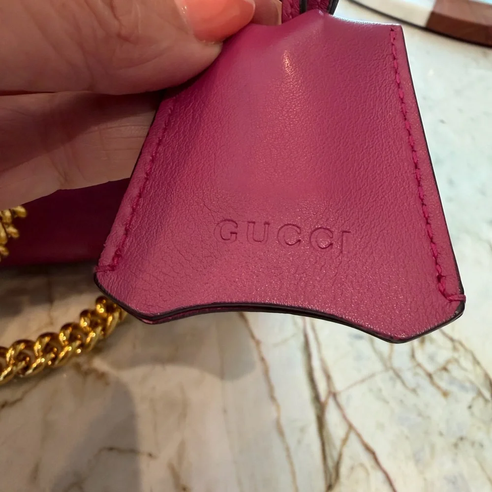 Gucci Padlock Leather Elegant Shoulder or Crossbody Bag